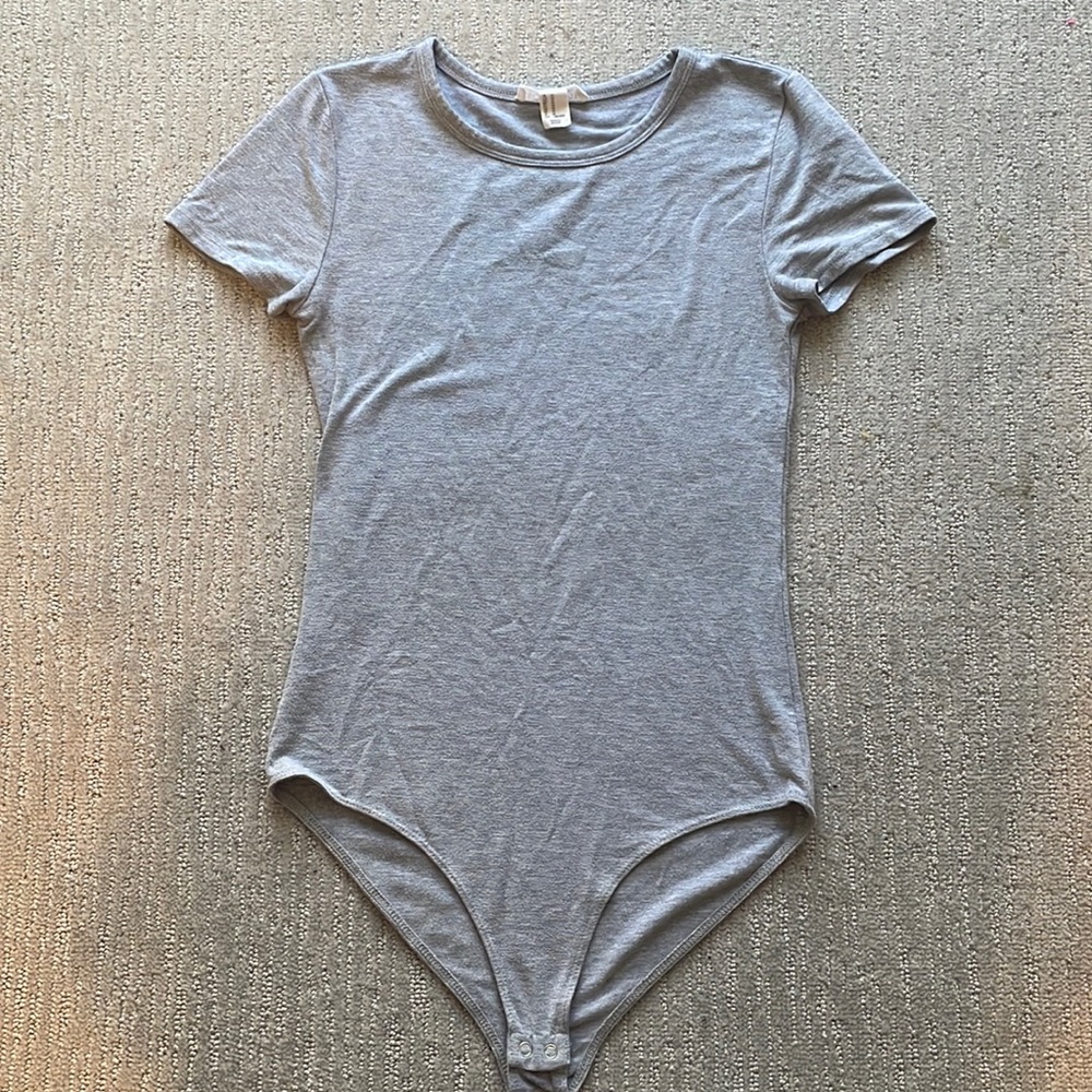 Forever 21 grey bodysuit shirt